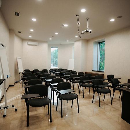 Grand Mildom Hotel Almaty Bagian luar foto