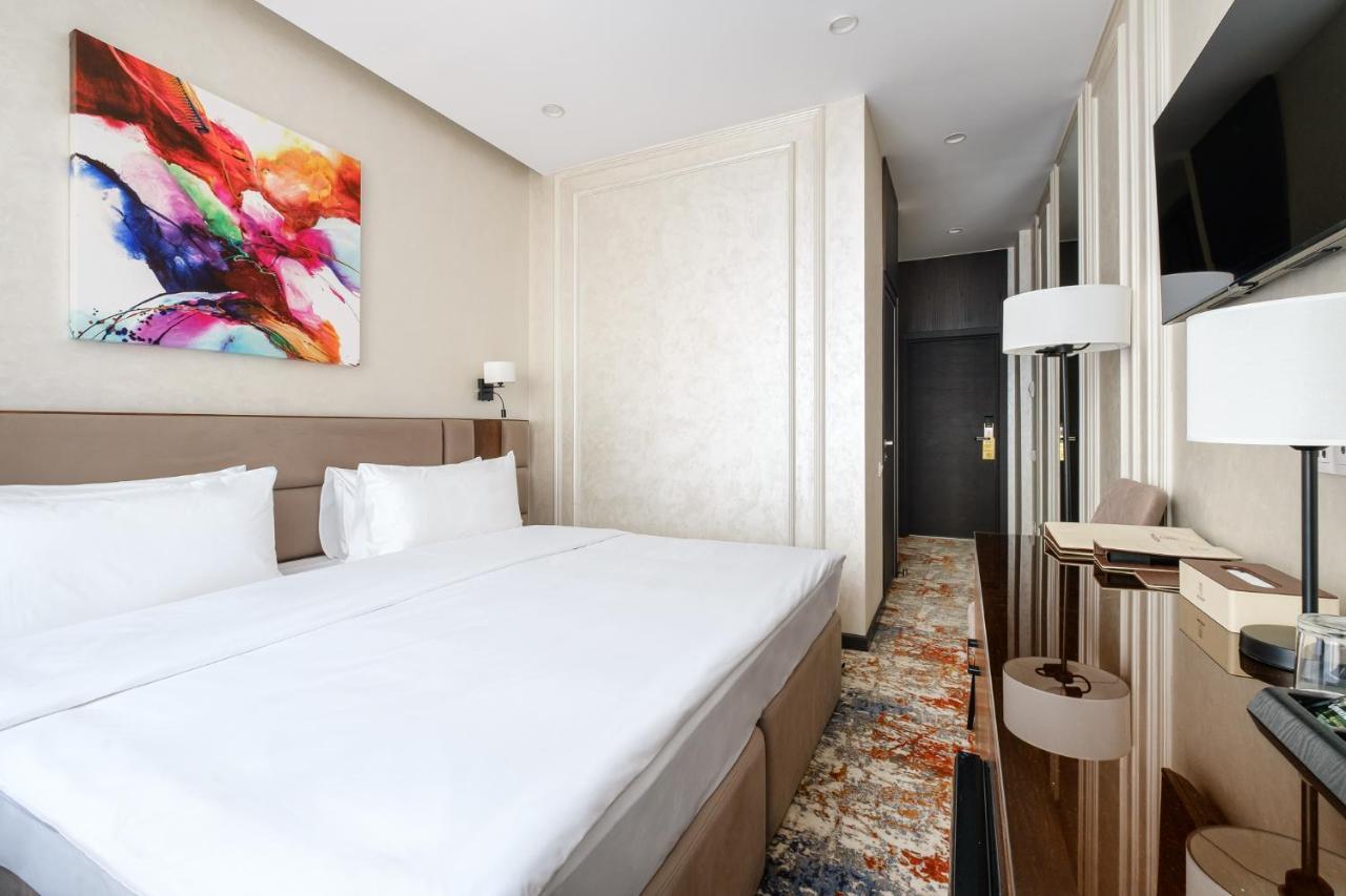 Grand Mildom Hotel Almaty Bagian luar foto
