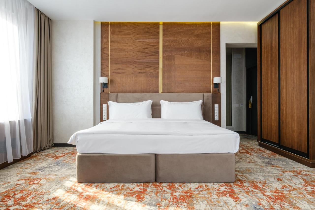 Grand Mildom Hotel Almaty Bagian luar foto
