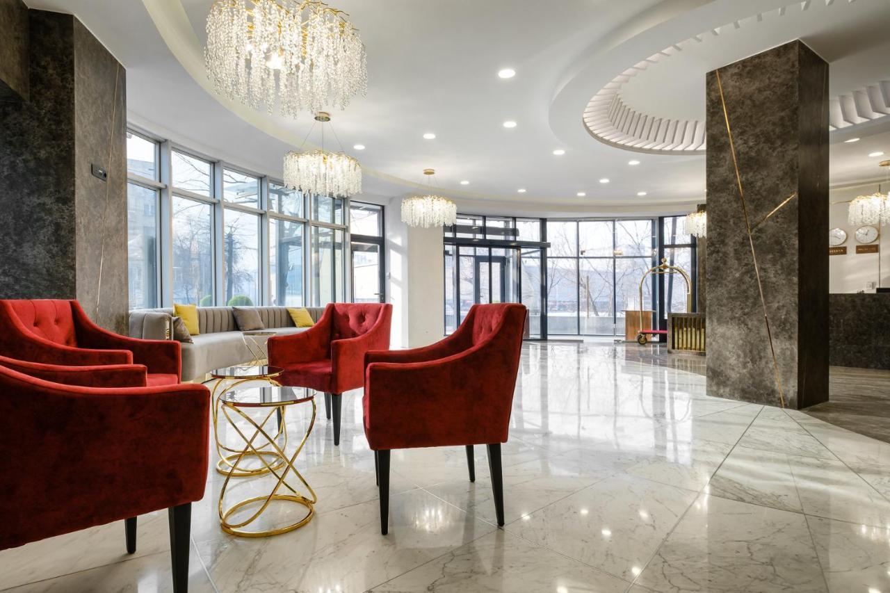 Grand Mildom Hotel Almaty Bagian luar foto
