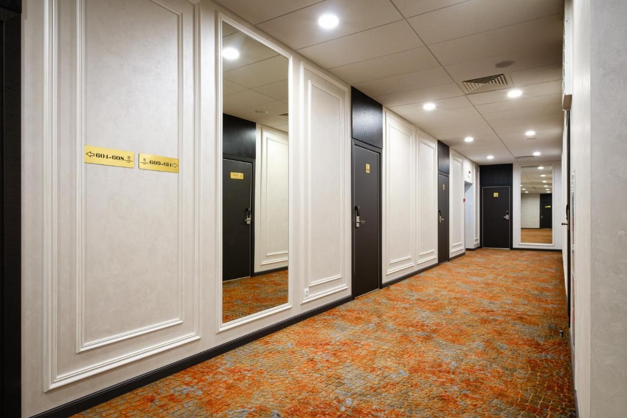 Grand Mildom Hotel Almaty Bagian luar foto