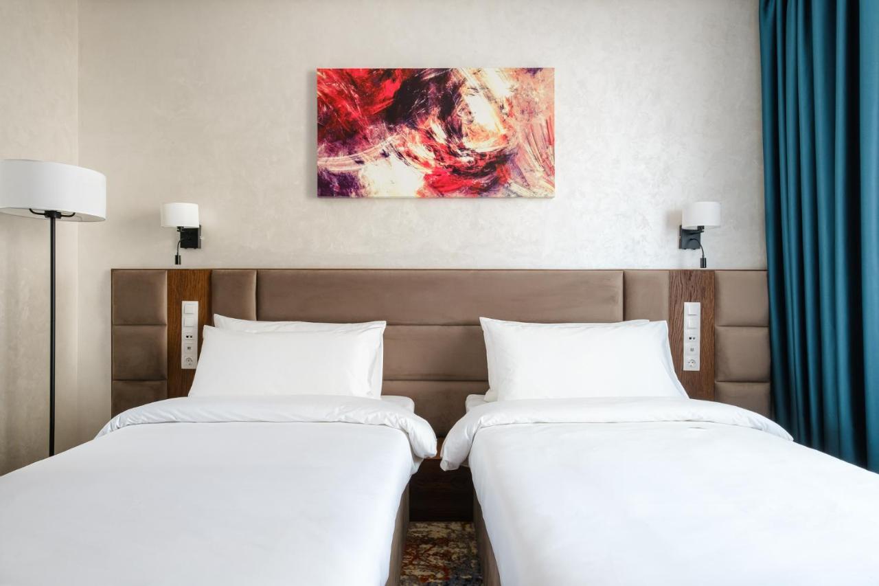 Grand Mildom Hotel Almaty Bagian luar foto