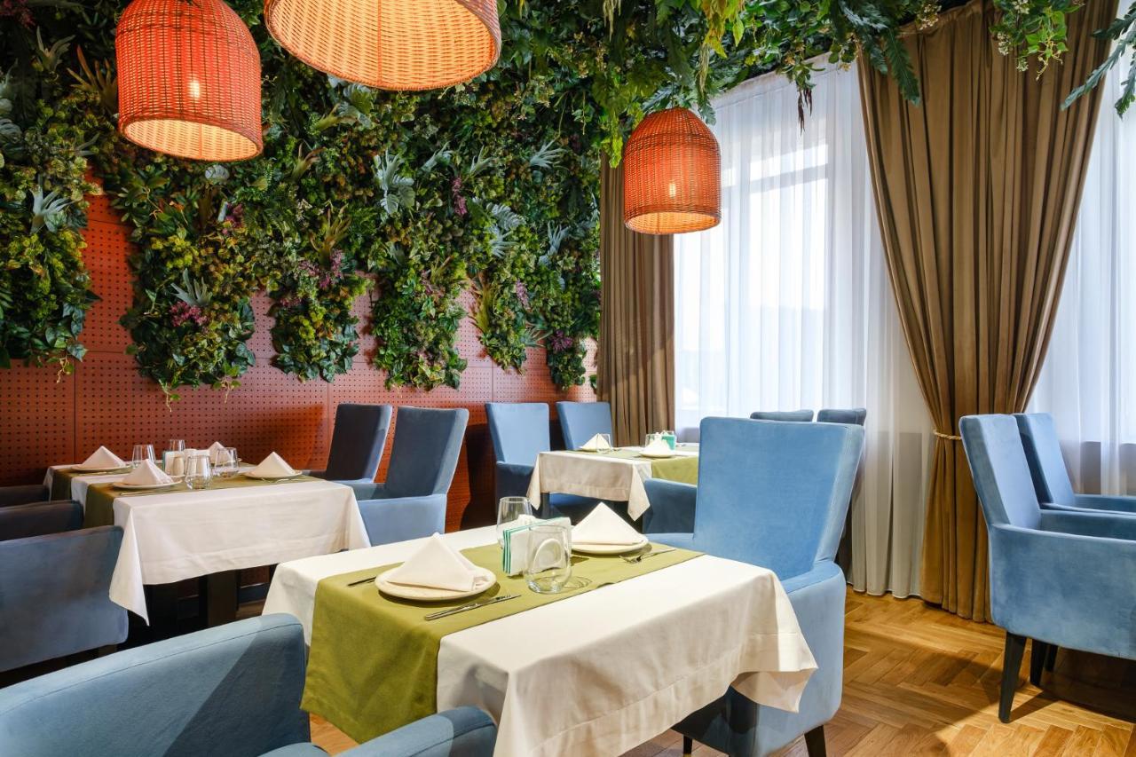 Grand Mildom Hotel Almaty Bagian luar foto