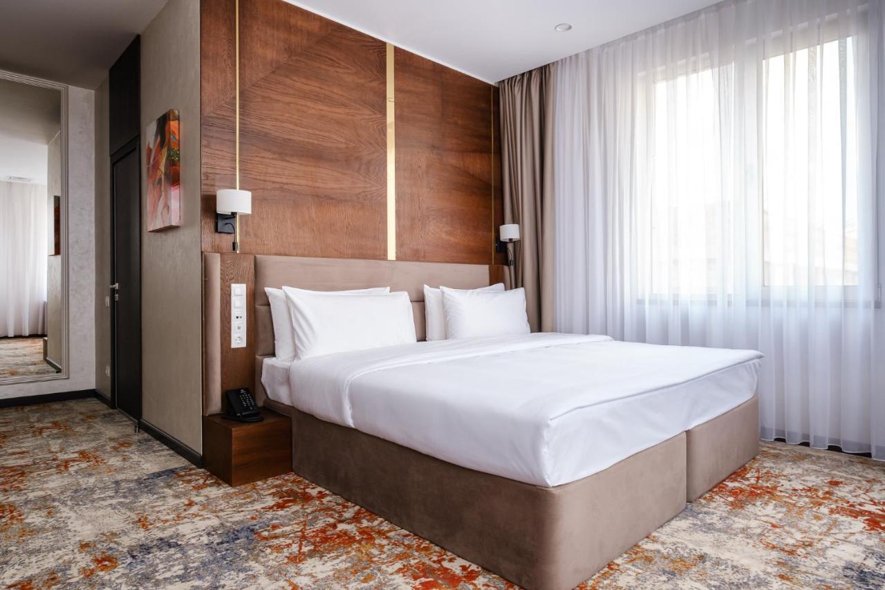 Grand Mildom Hotel Almaty Bagian luar foto