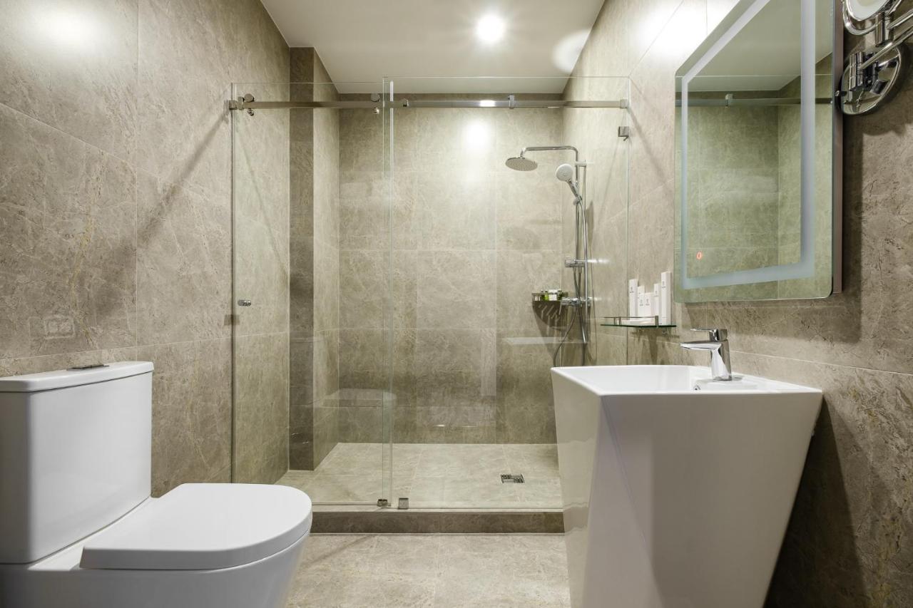 Grand Mildom Hotel Almaty Bagian luar foto