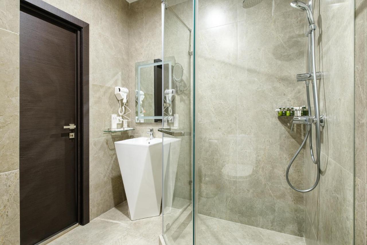 Grand Mildom Hotel Almaty Bagian luar foto