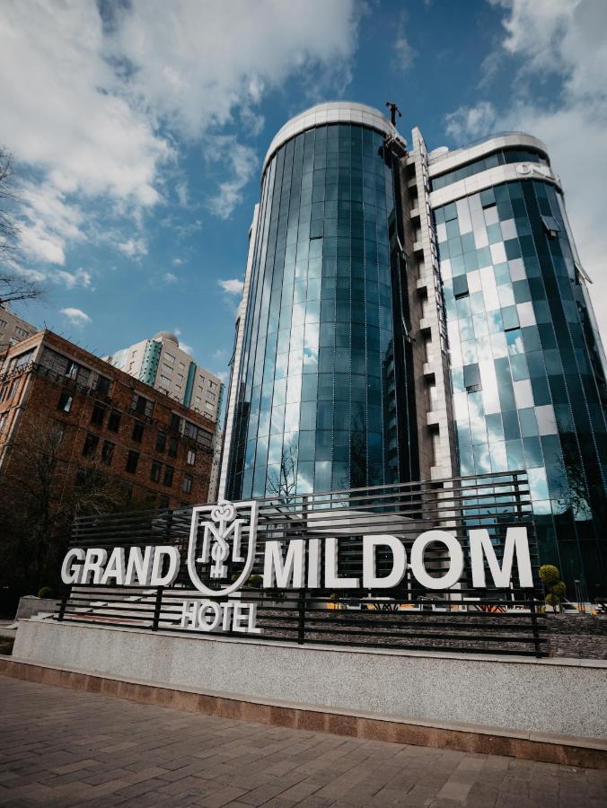 Grand Mildom Hotel Almaty Bagian luar foto