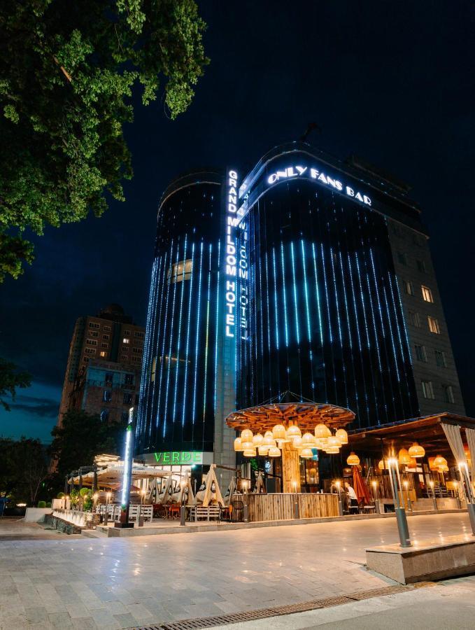 Grand Mildom Hotel Almaty Bagian luar foto