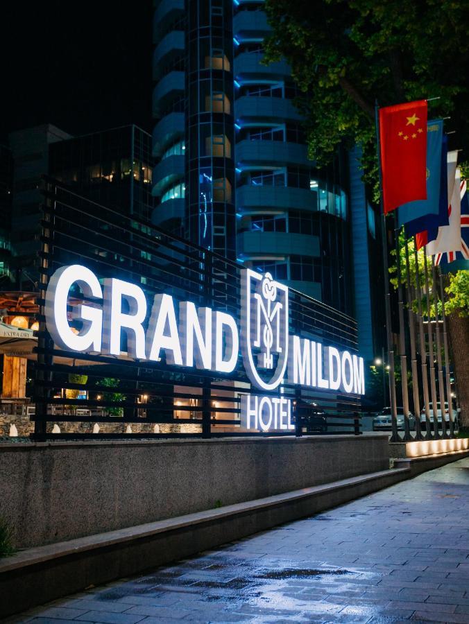 Grand Mildom Hotel Almaty Bagian luar foto