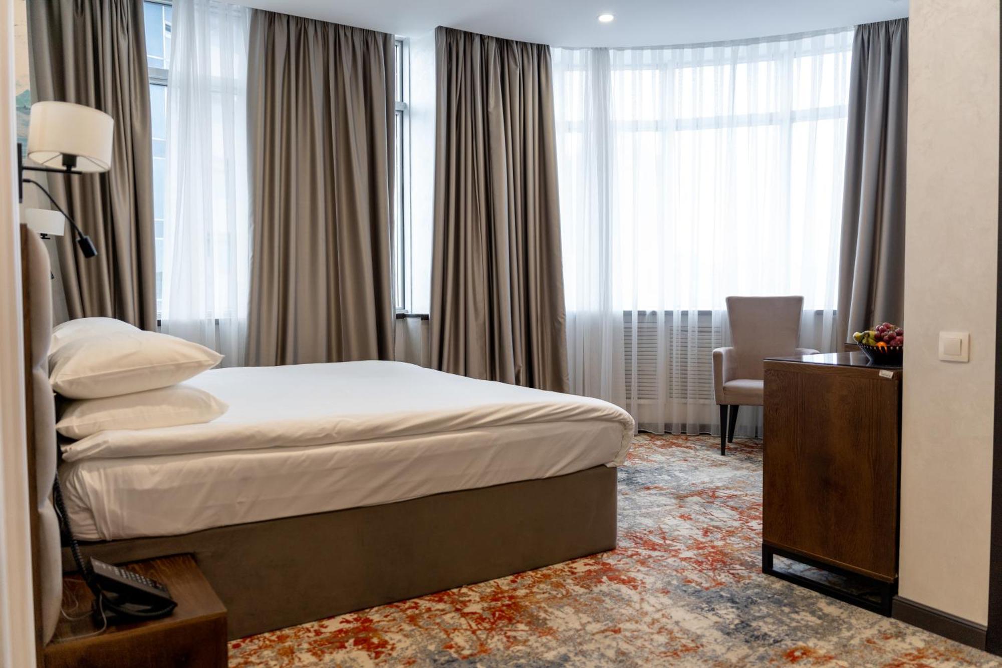 Grand Mildom Hotel Almaty Bagian luar foto